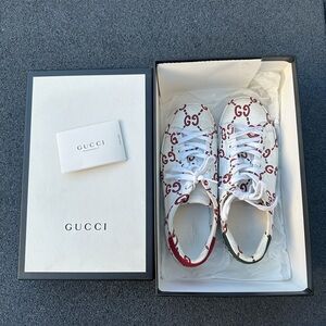 Gorgeous authentic Gucci sneakers made in Italy.